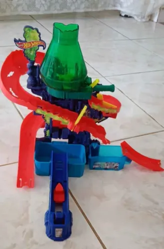 Pista hot Wheels científica funcionando tudo ok