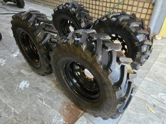 Conjunto de Pneus Lameiros para Troller/Triton, 32", aro 16" Offset Negativo