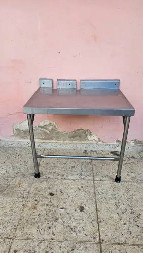 BANCADA INDUSTRIAL EM AÇO INOX 80 CM - 2 PÉS