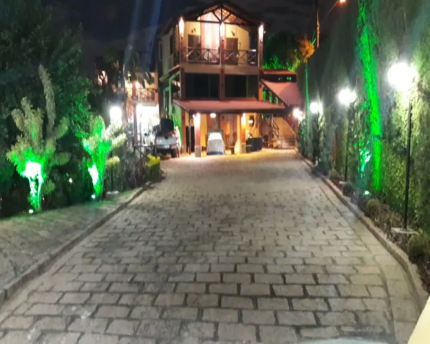 Imóvel de Luxo em Condomínio - Casa com 12 Quartos, 3 Salas e 9 Banheiros no Parque dos Ca