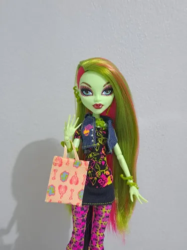 Venus Creeproduction monster high