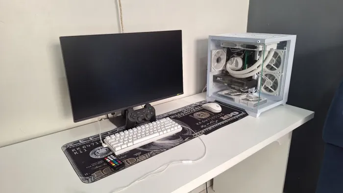 ?Kit Completo: PC Gamer RTX 5060, Monitor, Periféricos e Mesa