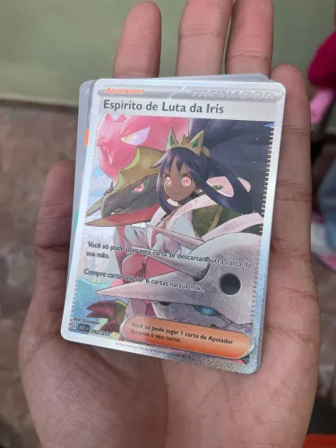 Carta Pokémon TCG - Espírito de Luta da Iris (292/217) - SIR Original