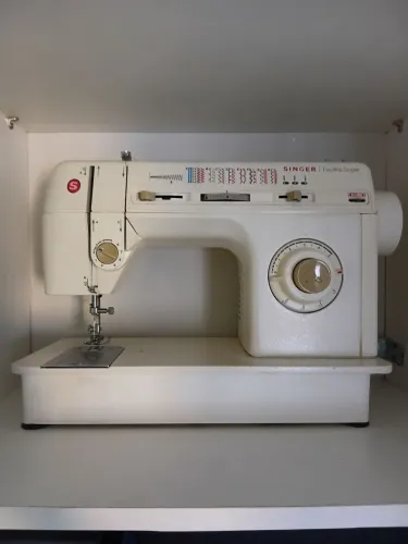 Máquina de Costura Singer