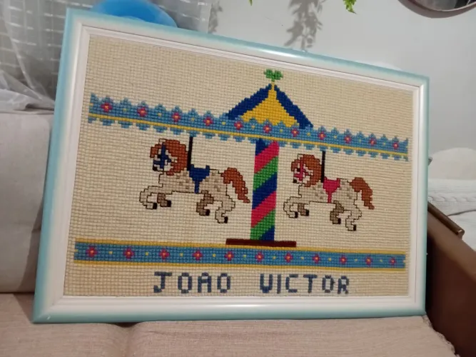 Quadro JOAO VICTOR bordado com moldura$100