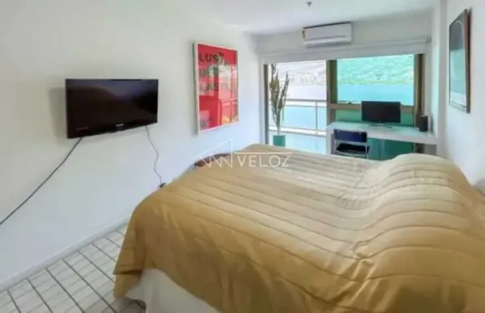 Flat : / Residencial / Lagoa