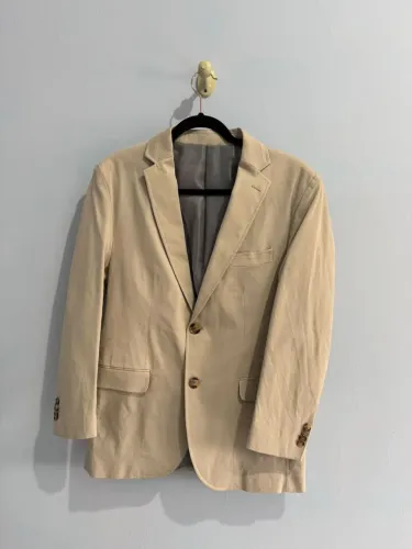 blazer masculino bege/cáqui <br><br>valor $$ : 500 Novo, usado 2 vezes