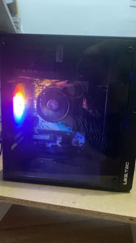 PC Ryzen 3 3200G 8GB(2x4GB) SSD sata 256GB com ou sem Placa de vídeo