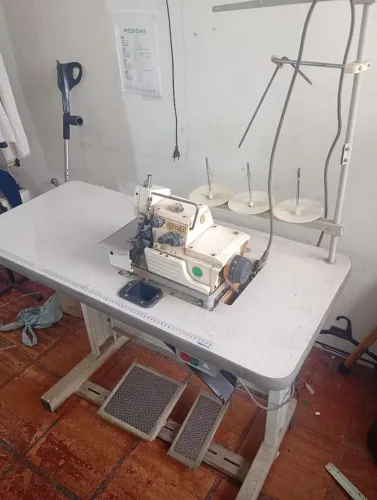 Máquina Overlock Industrial FOX GN6-3 + Motor 400W - Completa com Mesa