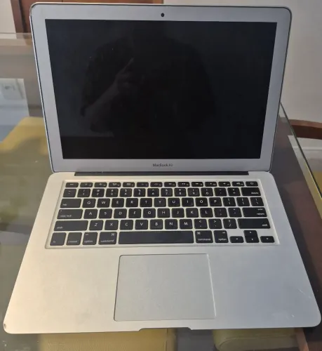 MacBook Air 13? 2017 ? Intel Core i5 | 8 GB RAM | SSD