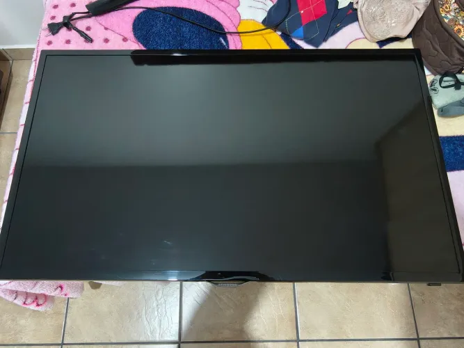 Smart TV Samsung 40" - UN40F5500 - retirada de peças para reparo