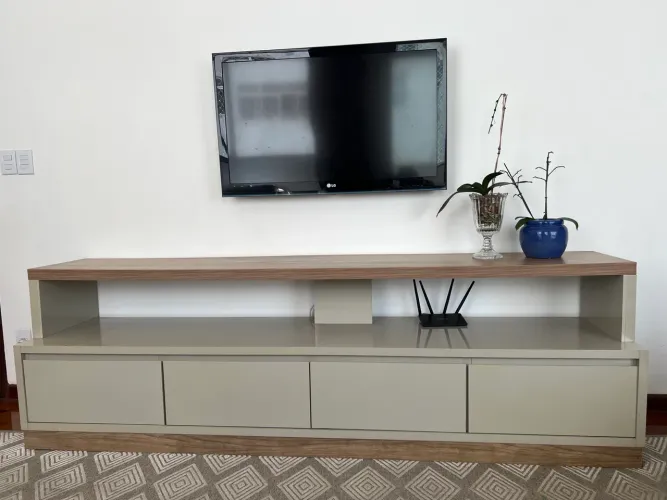 Rack para TV com 4 Gavetas