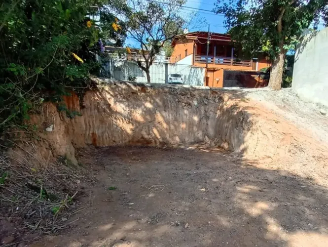 Terreno à venda, 300 m² por R$ 360.000,00 - Granja Viana - Carapicuíba/SP