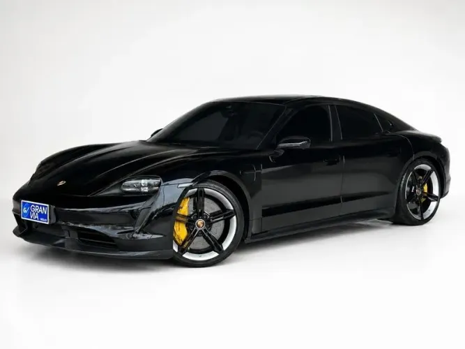 Porsche Taycan Turbo S (elétrico) 2024