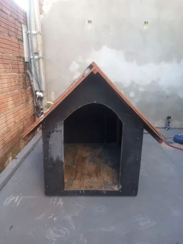 Vendo casinha de cachorro grande 