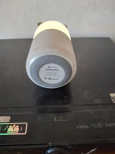 Caixa de som Samsung luminária.