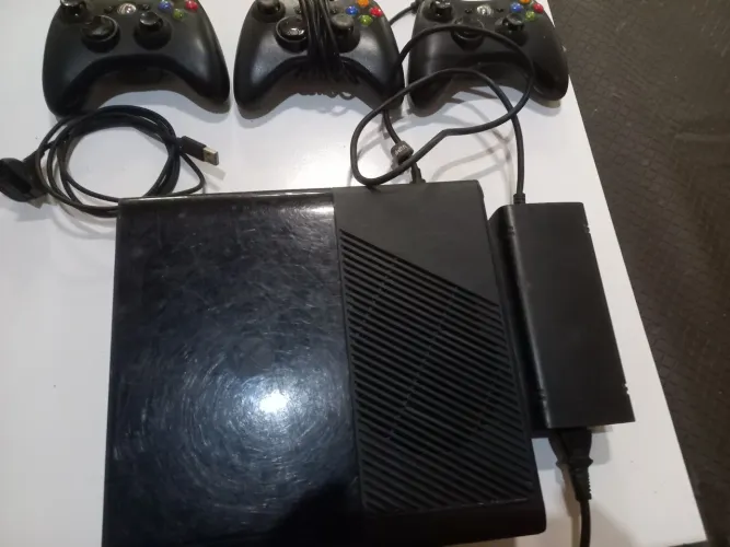 Xbox 369 na luz vermelha pra consertar!!!
