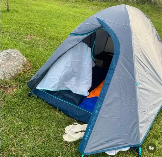 Barraca Quechua Tent 100 para 2 pessoas, da Decathlon (modelo básico com varetas de fibra)