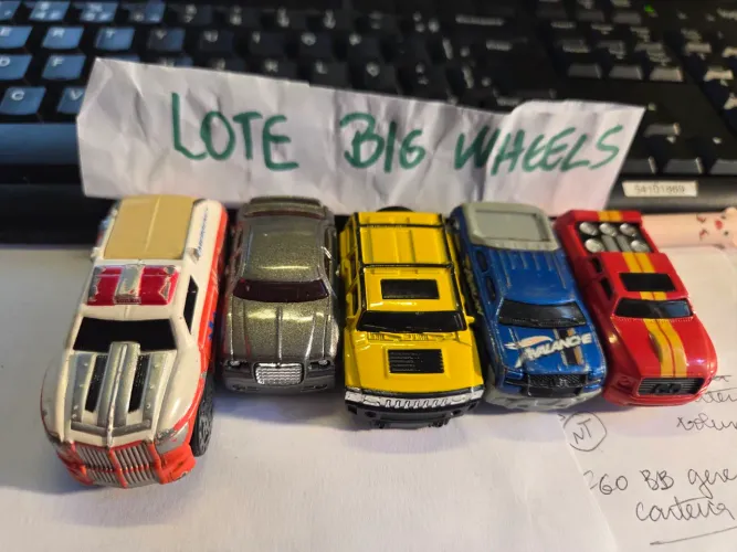 Lote 5 carrinhos Hot Wheels (Big Wheels)