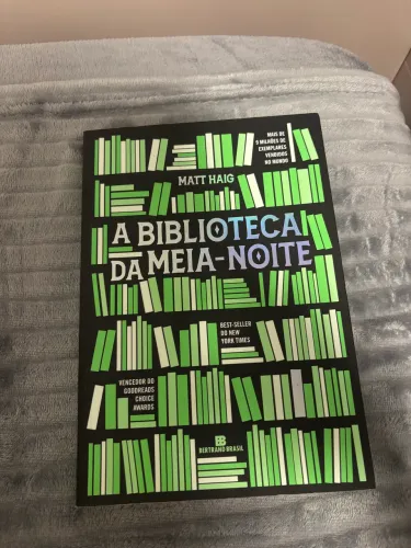 Livro Biblioteca da meia noite Matt Haig 