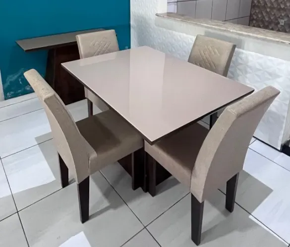 Mesa de jantar e aparador