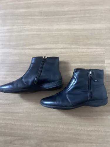 Bota baixa de couro 38