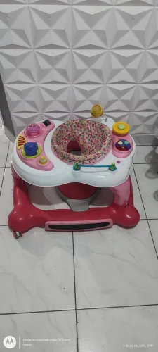 Vende se carrinho de bebê e andador