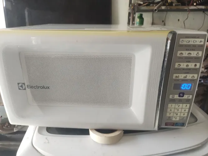 Microondas Eletrolux 34 litros perfeito 