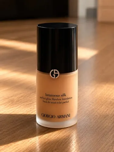 Base Giorgio Armani Luminous Silk 5.75 