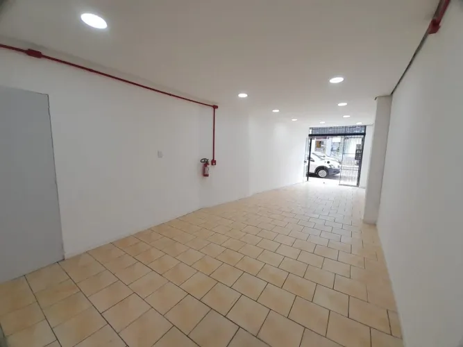 Sala comercial com 81m2 no centro de Caçador