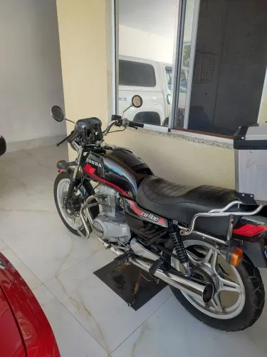 Vende-se Moto CB 400 Ano 1982.