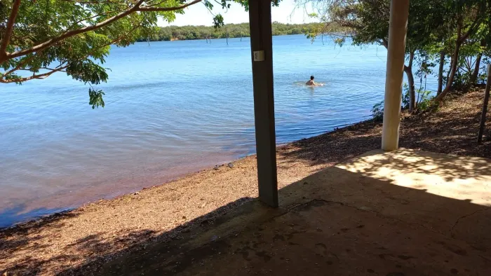 Chácara à venda na beira do Lago.