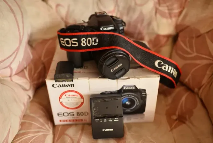 CAMERA CANON EOS 80D