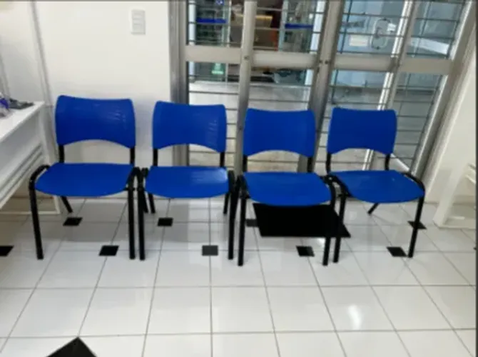 Cadeiras de plástico (azul)