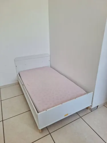 Vendo cama infantil com colchão 
