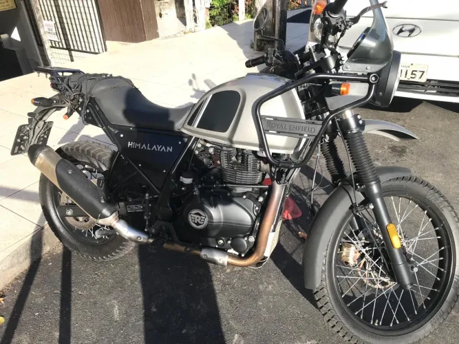 Vendo Moto Royal Enfield Himalayan, conservadíssima, pneus novos, revisada e único dono.