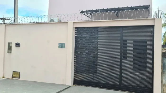 Alugo casa c/3qts e 3wc no Bairro dos Estados.