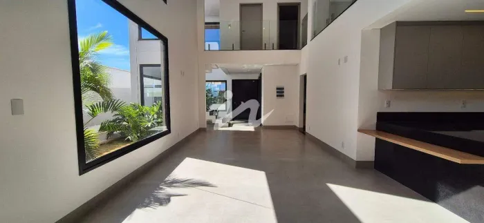 Casa residencial à venda em Nova Uberlândia (Uberlândia/MG) | 4 suítes | Piscina e varanda