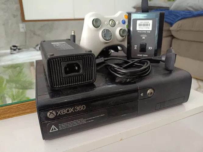 *VENDO XBOX DESBLOQUEADO COM HD DE 500 GB LOTADO DE JOGOS