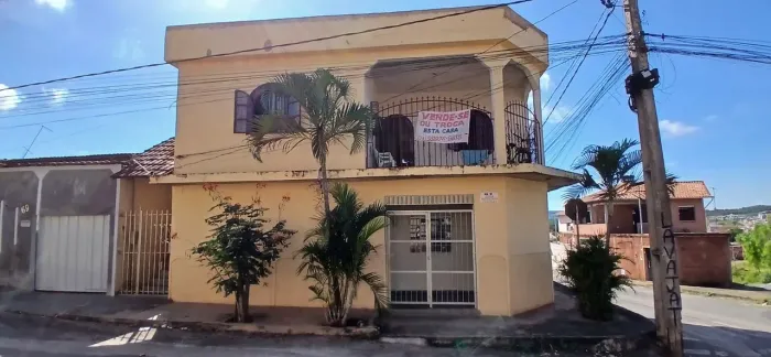 2 Casas + 1 Apartamento (OPORTUNIDADE)