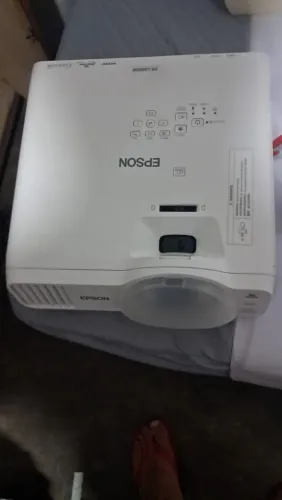 Projetor a laizer Epson lcd projector model H993A l200sw