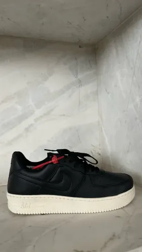 Nike Air Force 1 Preto com Sola Branca ? | Segunda Linha ? TAM 40 ? Nunca usado