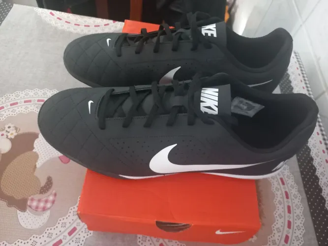 Chuteira futsal nike beco 2. Nunca usada .número 44.