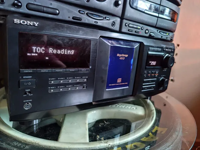Disqueteira Sony 400 CDs