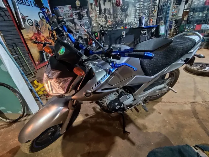 Fazer 250 prata, ano 2013