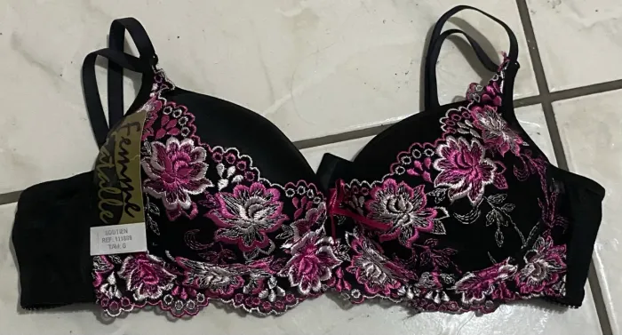 Lindo Soutien Femme Fatale DeMillus Com Bojo e Bordado - TAM G (Novo c/ Etiqueta)