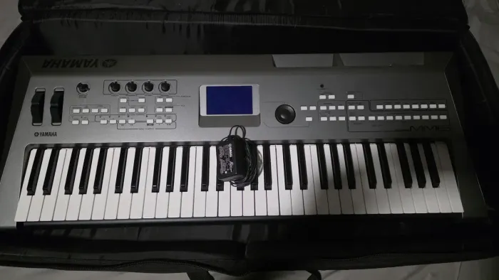 Teclado sintetizador yamaha mm6