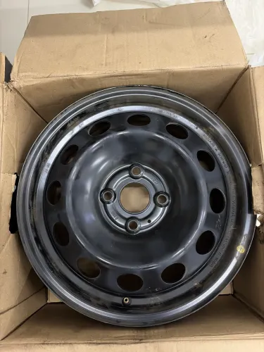 Rodas de Ferro e Calotas Originais Toyota
