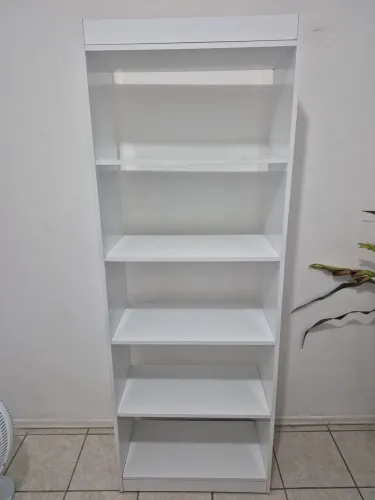 Vendo estante com prateleiras