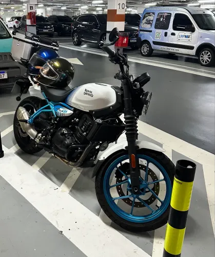 Guerrilla 450 (2025/2026) - Brava Blue (Azul e Branca) + Completa de Acessórios!